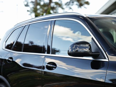 New 2026 BMW X5 xDrive50e w/ Climate Comfort Package image 3