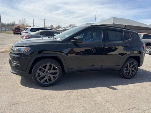 New 2026 Jeep Compass Latitude image 3
