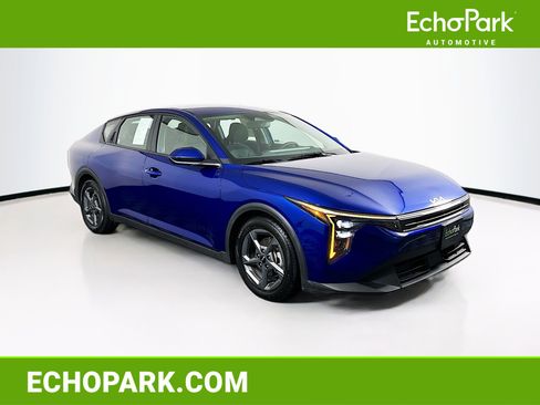 Used 2025 Kia K4 LXS FWD image 1