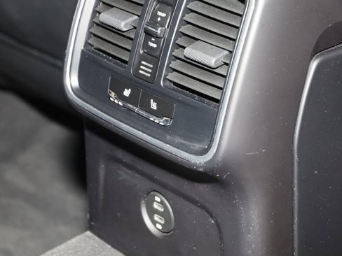 Used 2020 Porsche Macan image 15