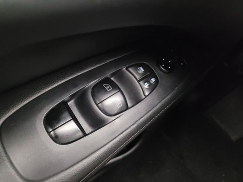 Used 2019 Nissan Pathfinder SV FWD image 27