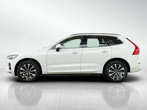 Used 2023 Volvo XC60 B5 Core AWD/4WD image 2