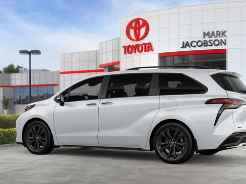 New 2026 Toyota Sienna XSE FWD image 5