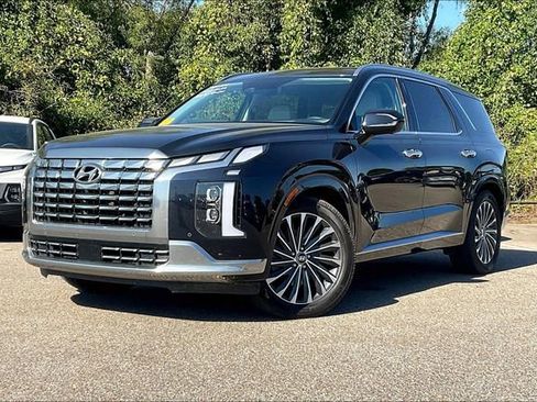 Used 2023 Hyundai Palisade Calligraphy image 2