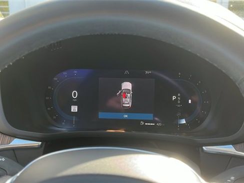 Used 2022 Volvo XC60 B5 Momentum w/ Climate Package image 14