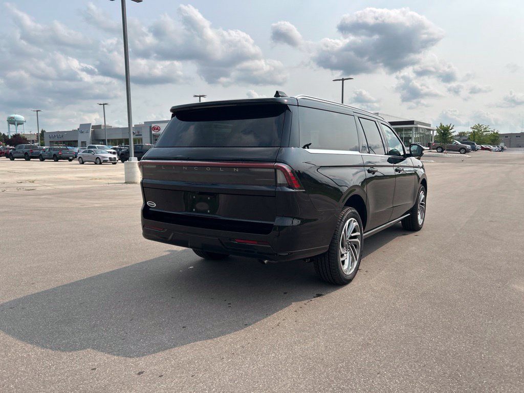 Used 2026 Lincoln Navigator L Reserve AWD/4WD image 6