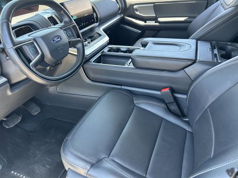 Used 2025 Ford Expedition Platinum AWD/4WD image 26