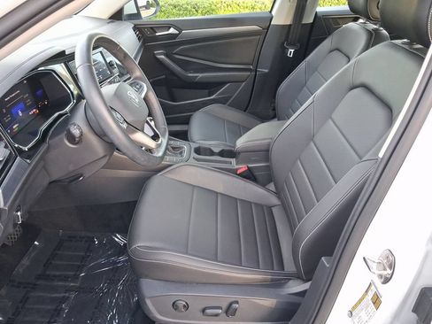 Certified 2022 Volkswagen Jetta SE FWD image 14
