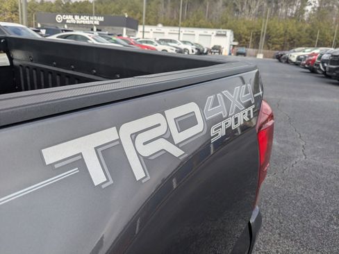 Used 2018 Toyota Tacoma TRD Sport image 31