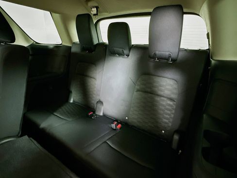 Used 2025 Nissan Pathfinder SV AWD/4WD image 28