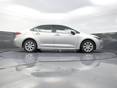 Used 2025 Toyota Corolla LE FWD image 38
