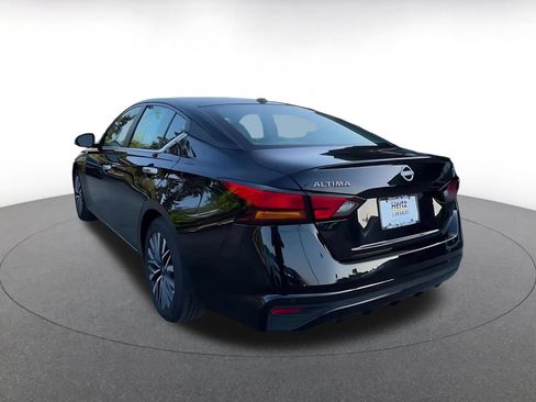 Used 2025 Nissan Altima 2.5 SV FWD image 11