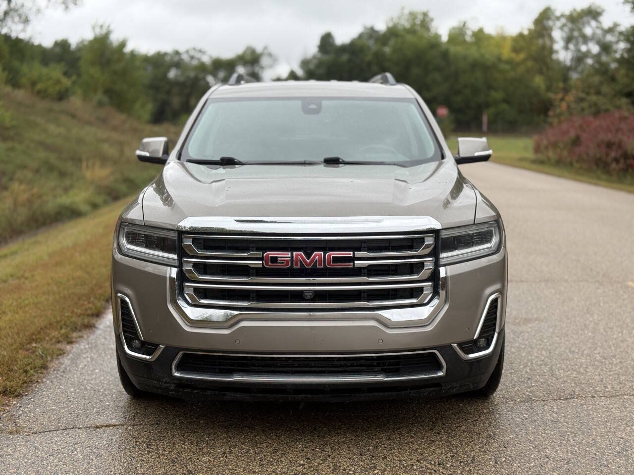 Used 2023 GMC Acadia SLT w/ Technology Package AWD/4WD image 3