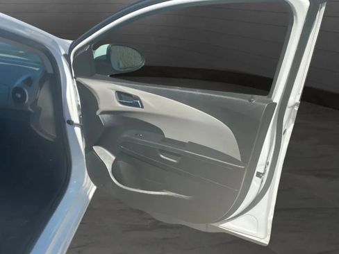 Used 2016 Chevrolet Sonic LT FWD image 27