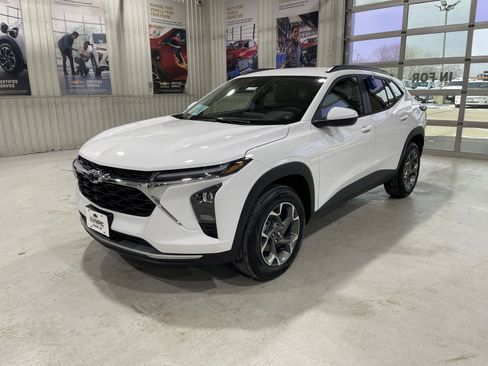 New 2026 Chevrolet Trax LT w/ Driver Confidence Package FWD image 14