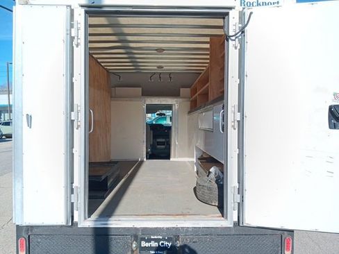 Used 2017 Ford E-350 and Econoline 350 Super Duty image 18