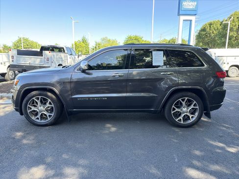 Used 2019 Jeep Grand Cherokee Overland AWD/4WD image 6