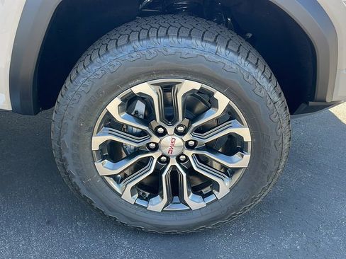 New 2026 GMC Canyon Denali AWD/4WD image 9