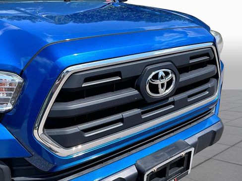 Used 2016 Toyota Tacoma SR5 w/ SR5 Appearance Package (SN) AWD/4WD image 32