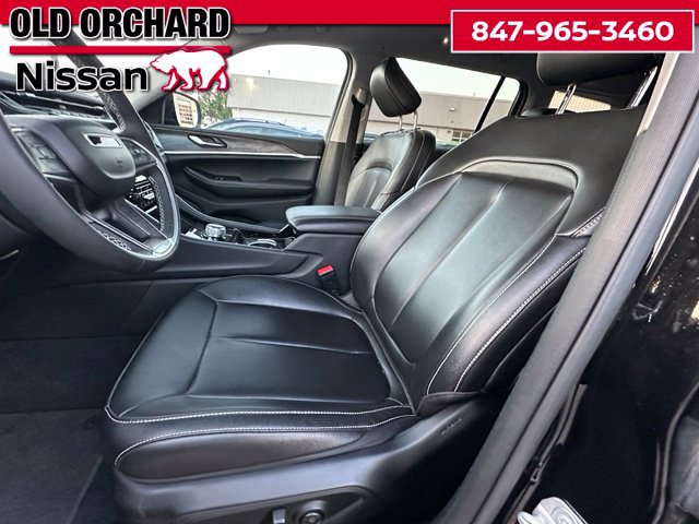 Used 2023 Jeep Grand Cherokee L Limited AWD/4WD image 10