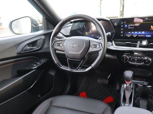 Used 2025 Chevrolet Trax RS w/ Driver Confidence Package image 12