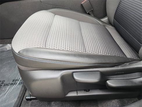 Certified 2024 Chevrolet Trax LT w/ Sunroof Package image 24