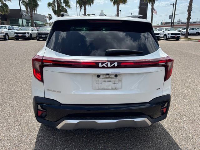 Used 2024 Kia Seltos EX AWD/4WD image 5