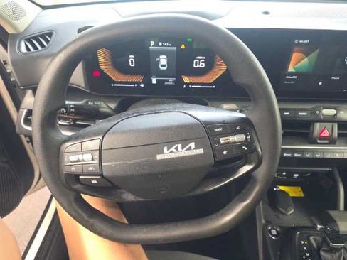Used 2025 Kia K4 FWD image 8