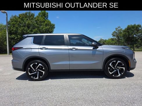 Used 2024 Mitsubishi Outlander SE Black Edition FWD image 2