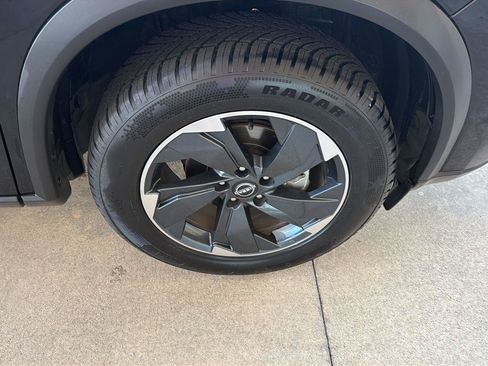 Used 2025 Nissan Rogue SV FWD image 39