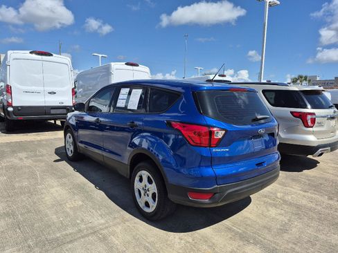 Used 2019 Ford Escape S image 3