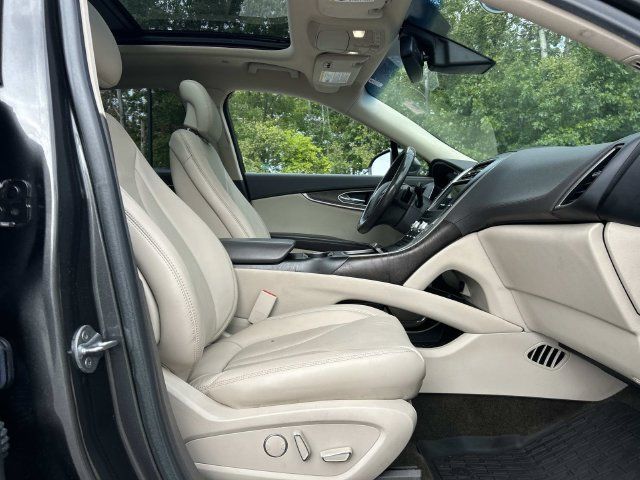 Used 2017 Lincoln MKX Reserve w/ Lincoln MKX Climate Package AWD/4WD image 18