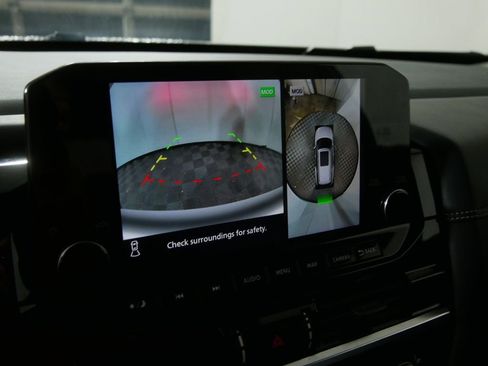 Used 2023 Nissan Pathfinder Platinum image 29