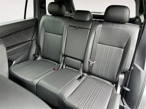 Used 2022 Volkswagen Tiguan SE R-Line image 13