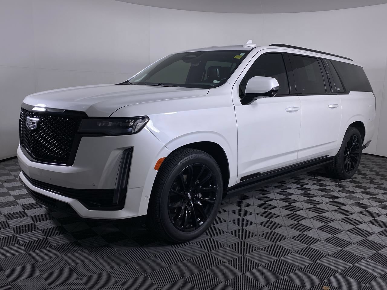 Used 2024 Cadillac Escalade ESV Sport Platinum w/ LPO, ONYX Package AWD/4WD image 19
