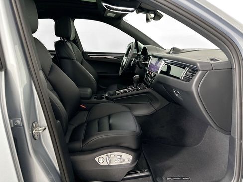 Certified 2025 Porsche Macan image 29