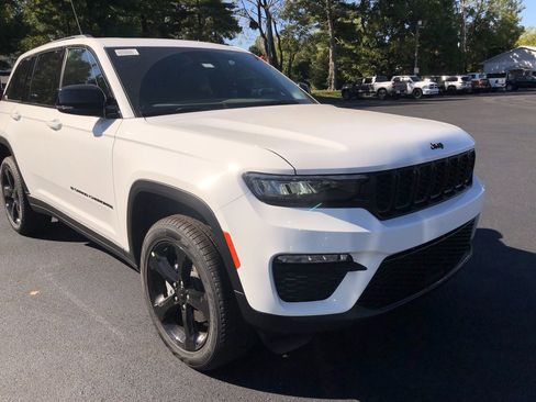 New 2025 Jeep Grand Cherokee Limited w/ Black Appearance Package image 15