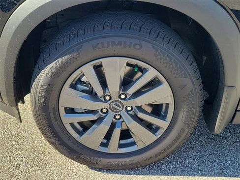 Certified 2025 Nissan Pathfinder SV image 12