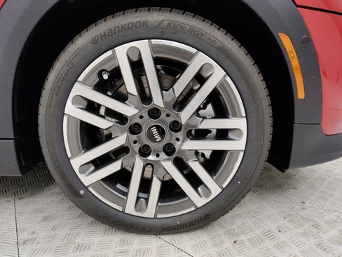 Used 2025 MINI Cooper 2-Door Hardtop image 4