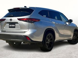 Used 2023 Toyota Highlander L video 2