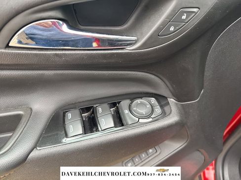 Used 2024 Chevrolet Equinox Premier image 11