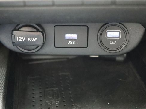 Used 2023 Hyundai Elantra Limited image 26