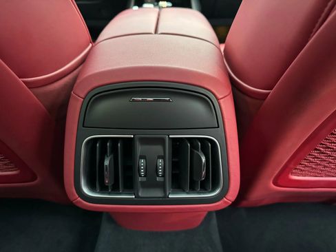 Used 2022 Maserati Levante GT image 28