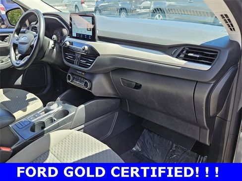 Certified 2022 Ford Escape SE w/ SE Sport Appearance Package image 17