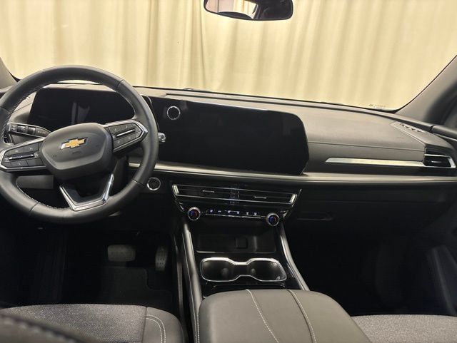 Used 2025 Chevrolet Traverse LT FWD image 18