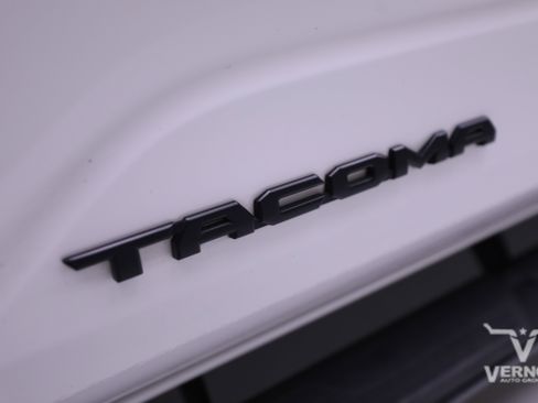 Used 2024 Toyota Tacoma TRD Sport image 34