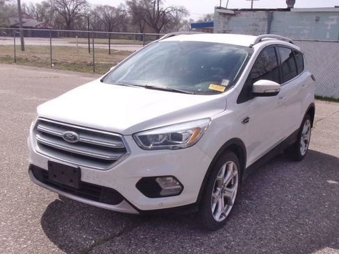Used 2019 Ford Escape Titanium image 3