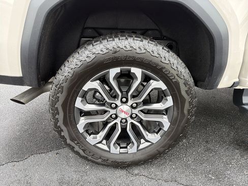 Used 2026 GMC Canyon Denali image 17