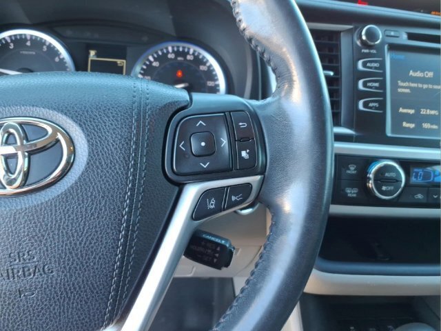 Used 2017 Toyota Highlander XLE AWD/4WD image 21