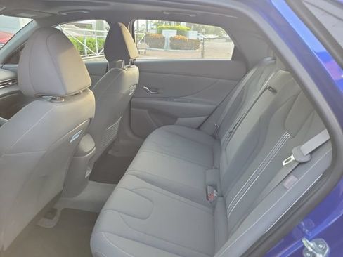 Used 2024 Hyundai Elantra SEL w/ Convenience Package FWD image 8